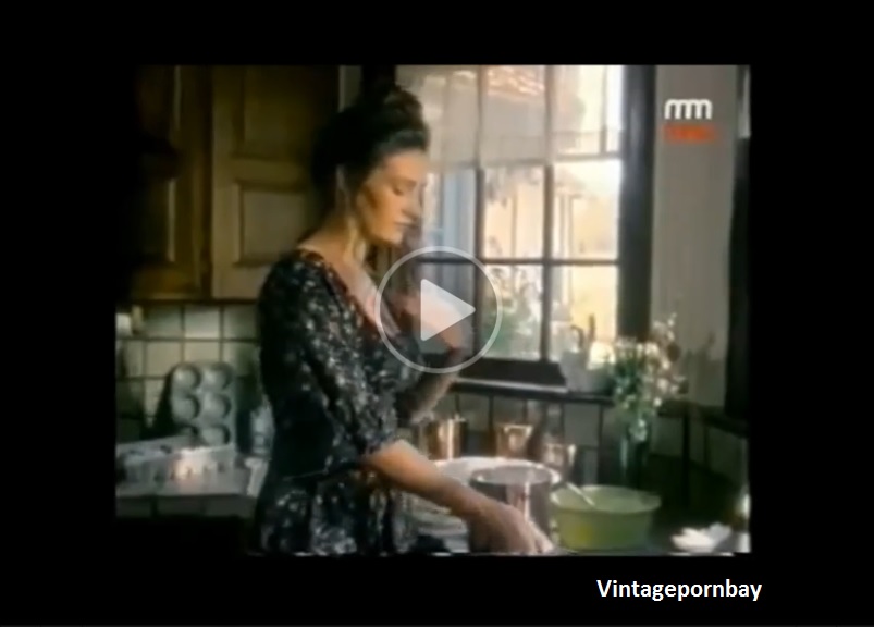 Milf in the Kitchen Waiting for Fuck!