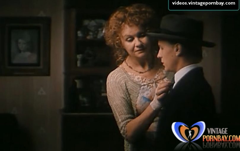 Sex Experience with Hot Milf [Vintage Scene]